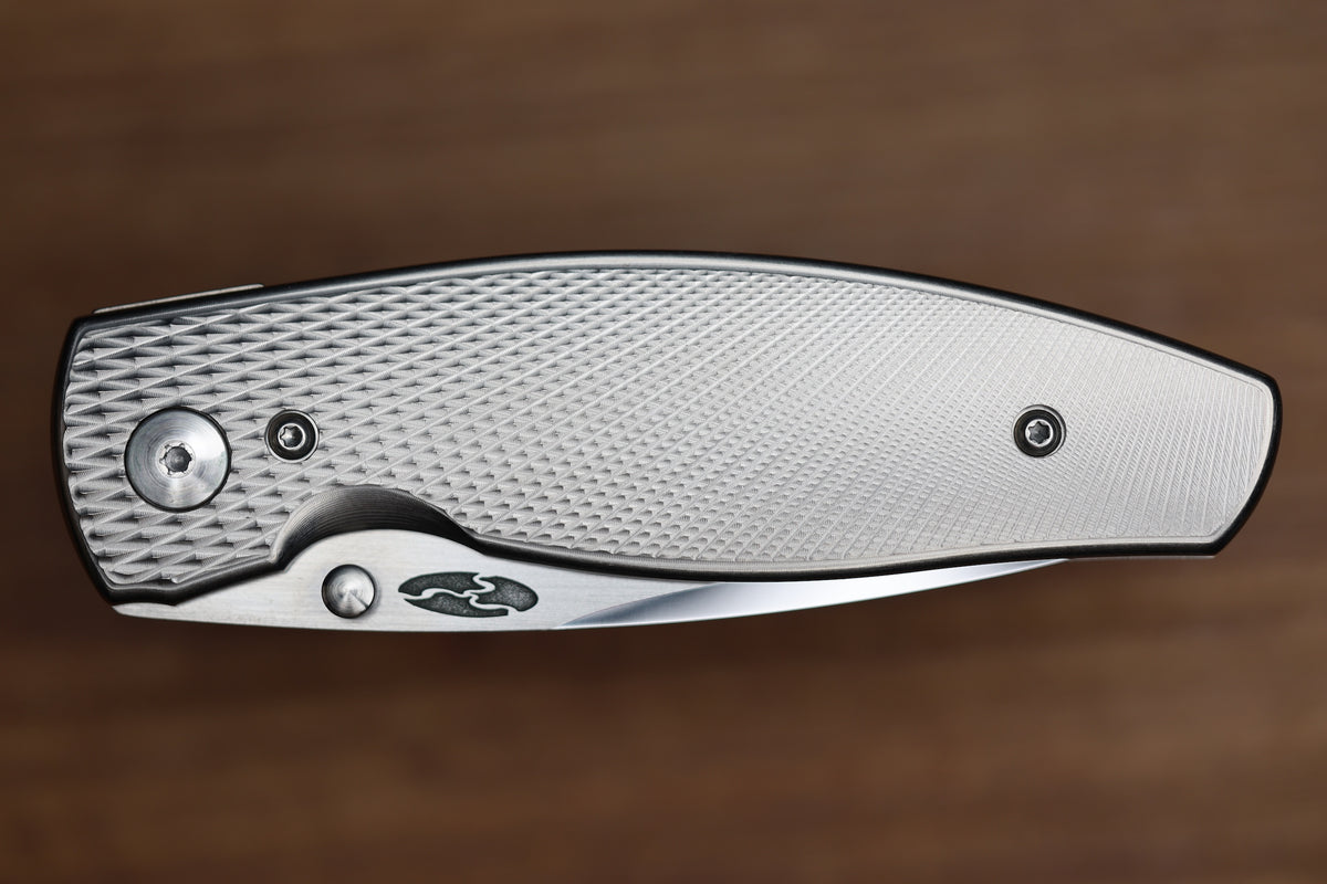 THREE RIVERS MANUFACTURING NEUTRON 2 MIKE IRIE COMPOUND MIRROR GRIND LIZARD SKIN TITANIUM 3" CPM 154