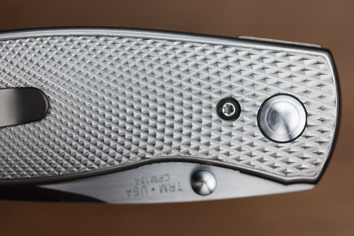 THREE RIVERS MANUFACTURING NEUTRON 2 MIKE IRIE COMPOUND MIRROR GRIND LIZARD SKIN TITANIUM 3" CPM 154