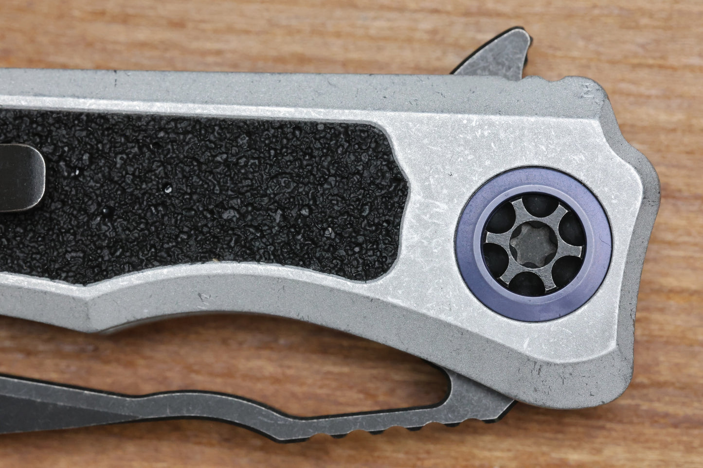 HERETIC KNIVES WRAITH V4 BLIZZARDWORN ALUMINUM HANDLES & BATTLE BLACK MAGNACUT H001-8A-BLZ