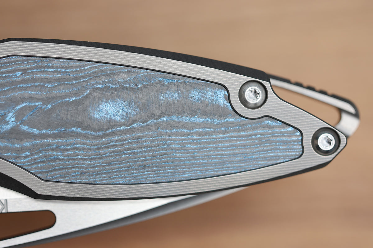 KOENIG KNIVES ARIUS - SMOOTH TITANIUM HANDLE W/ OCEAN BLUE CARBOTI INLAYS - SILVER HARDWARE - BURNISHED W/ POLISHED FLATS M390 BLADE - R1 INVITATIONAL 2026