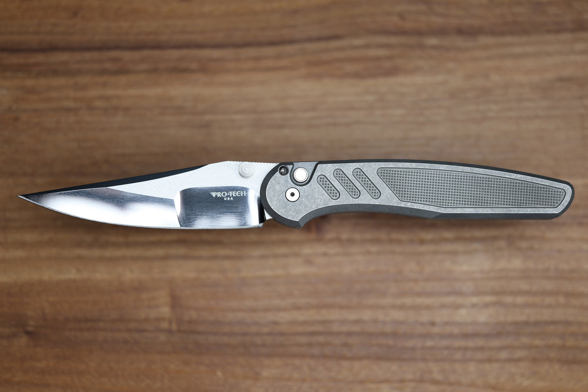 PRO-TECH AVALON PEACE NEIGHBOR KNURLED 17-4 STEEL HANDLE W/ BLACK LIP PEARL BUTTON & MIKE IRIE COMPOUND POLISHED 154CM