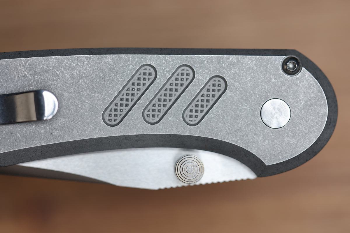 PRO-TECH AVALON PEACE NEIGHBOR KNURLED 17-4 STEEL HANDLE W/ BLACK LIP PEARL BUTTON & MIKE IRIE COMPOUND POLISHED 154CM