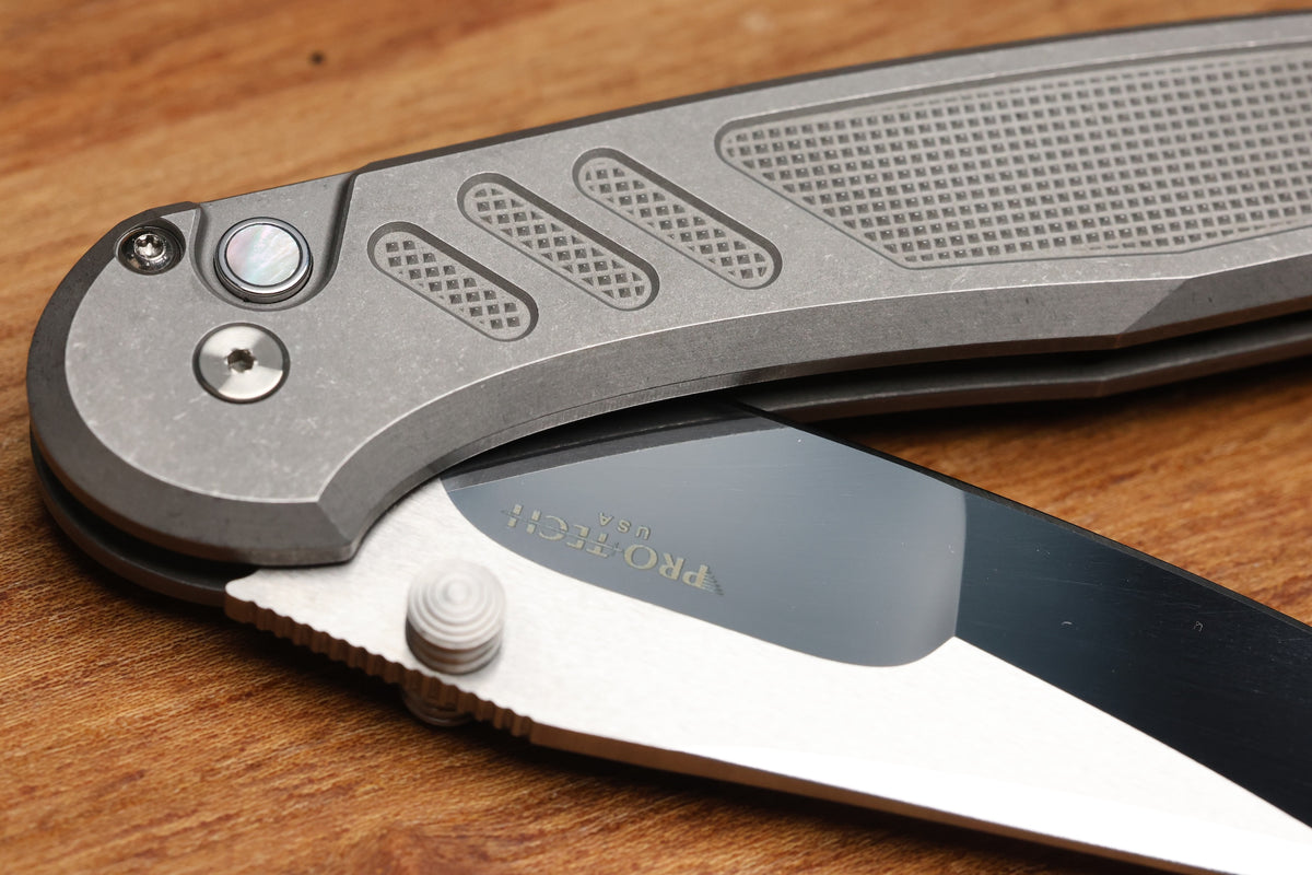 PRO-TECH AVALON PEACE NEIGHBOR KNURLED 17-4 STEEL HANDLE W/ BLACK LIP PEARL BUTTON & MIKE IRIE COMPOUND POLISHED 154CM