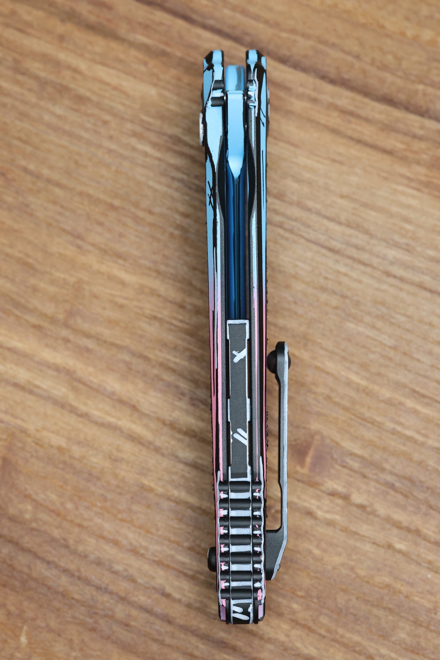 HERETIC KNIVES WRAITH V4 MANUAL COTTON CANDY CEL SHADE W/ MAGNACUT H001-CS-CC