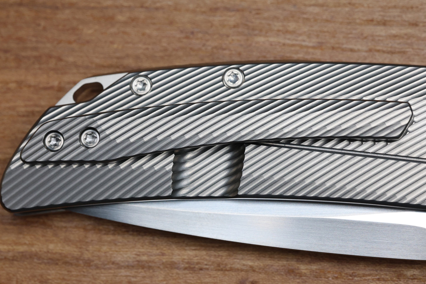 SKIFF MADE BLADES FUGITIVE MILLED TITANIUM SCALES TITANIUM HARDWARE SATIN CPM154 BLADE #229