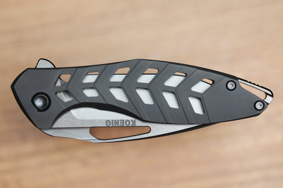 KOENIG MINI ARIUS - DLC OSSEUS 2.0 TITANIUM HANDLE - DLC HARDWARE - DLC BURNISHED W/ POLISHED FLATS M390 BLADE