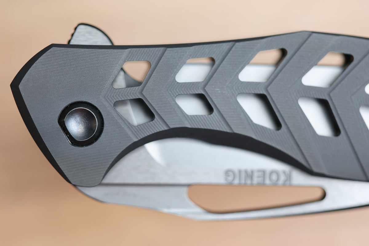 KOENIG MINI ARIUS - DLC OSSEUS 2.0 TITANIUM HANDLE - DLC HARDWARE - DLC BURNISHED W/ POLISHED FLATS M390 BLADE