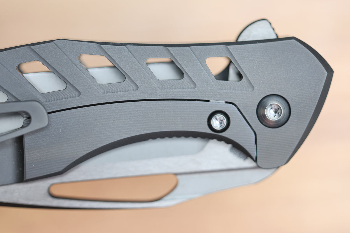 KOENIG MINI ARIUS - DLC OSSEUS 2.0 TITANIUM HANDLE - DLC HARDWARE - DLC BURNISHED W/ POLISHED FLATS M390 BLADE