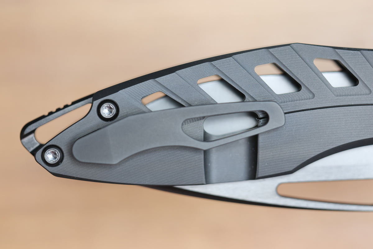 KOENIG MINI ARIUS - DLC OSSEUS 2.0 TITANIUM HANDLE - DLC HARDWARE - DLC BURNISHED W/ POLISHED FLATS M390 BLADE