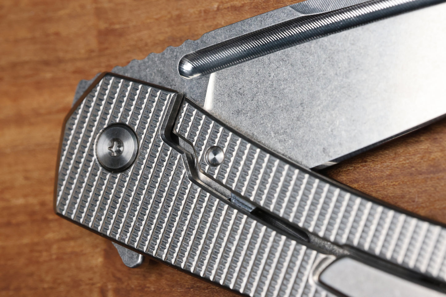 MACHINWISE MOJAVE #890 GRENADE TEXTURE TITANIUM HANDLE AND S90V BLADE