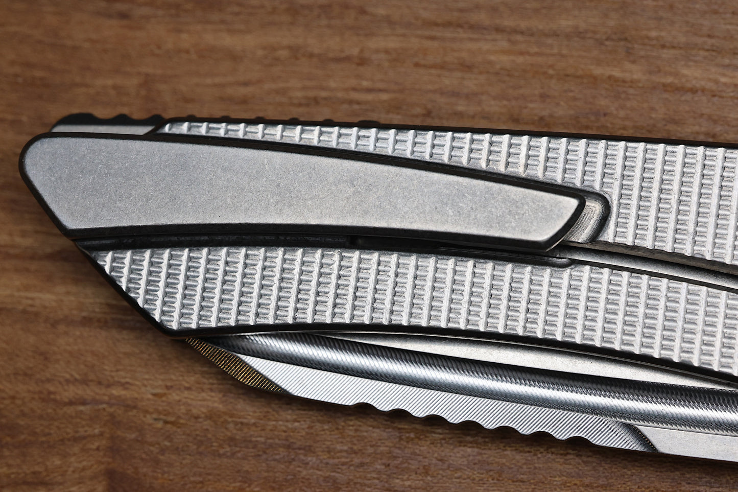MACHINWISE MOJAVE #890 GRENADE TEXTURE TITANIUM HANDLE AND S90V BLADE