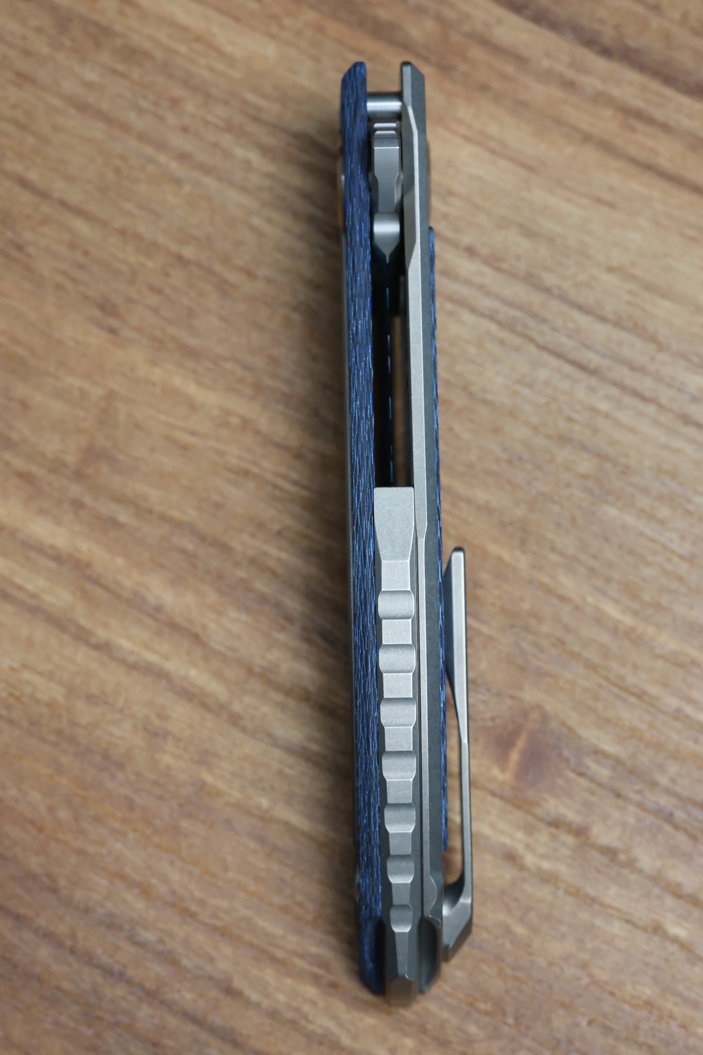SHIROGOROV KNIVES AND CHRIS REEVE COLLABORATION HATION CGG - MAGNACUT BLADE - TITANIUM/BLUE ALUTEX HANDLE - MRBS