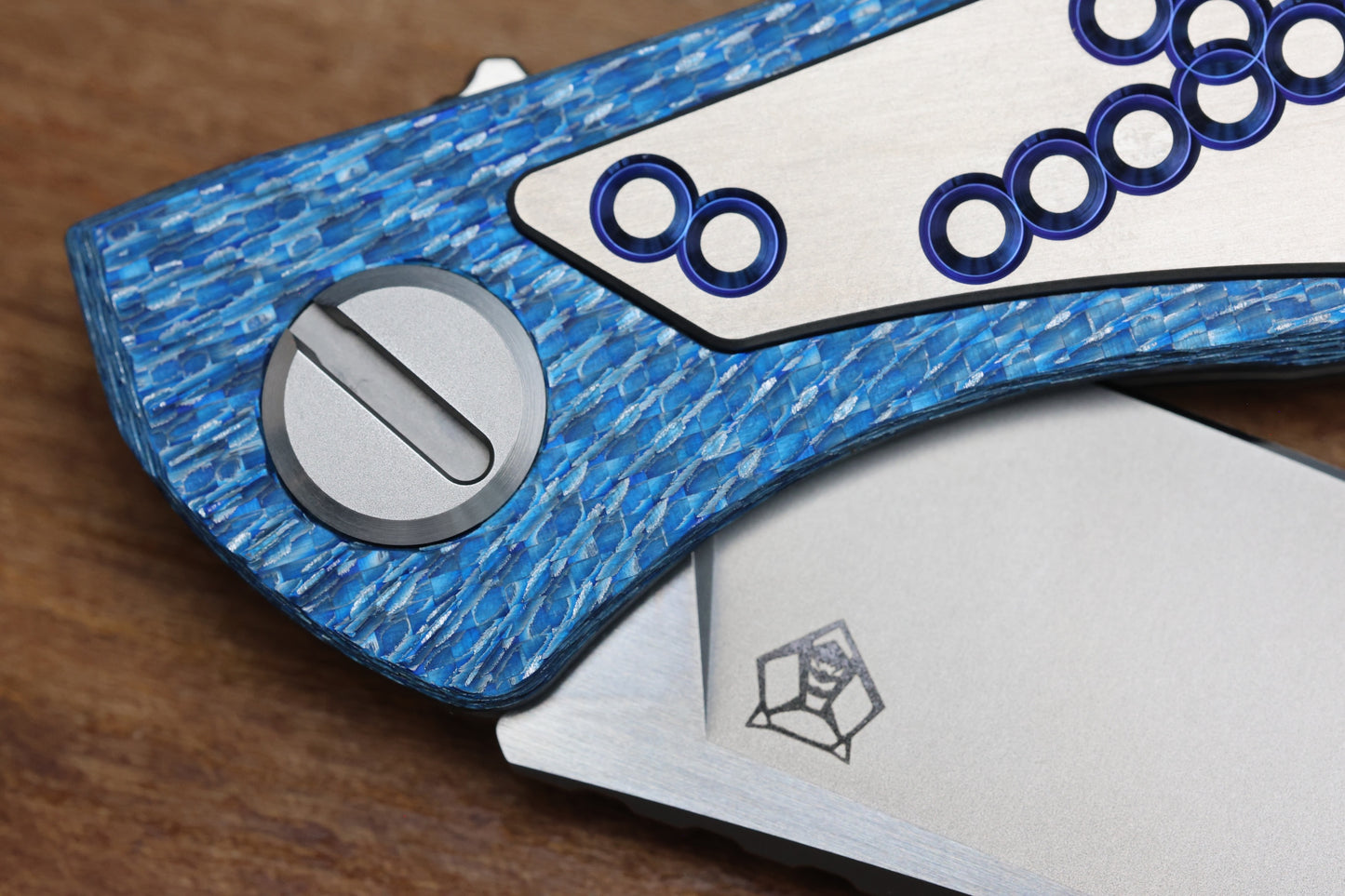 SHIROGOROV KNIVES AND CHRIS REEVE COLLABORATION HATION CGG - MAGNACUT BLADE - TITANIUM/BLUE ALUTEX HANDLE - MRBS