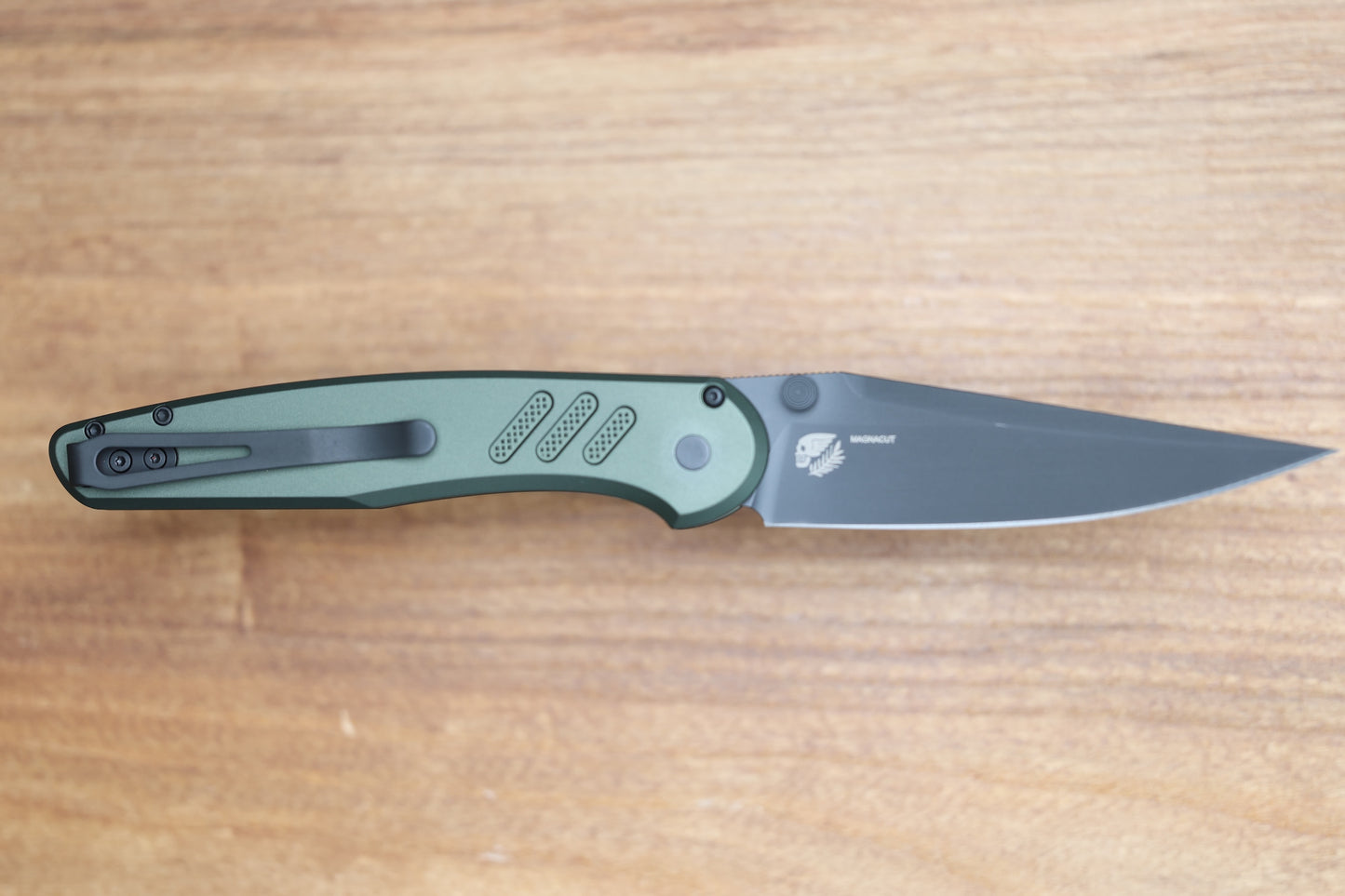 PRO-TECH AVALON PEACE NEIGHBOR W/ GREEN KNURLED ALUMINUM HANDLE & DLC MAGNACUT BLADE SHOW TEXAS LIMITED