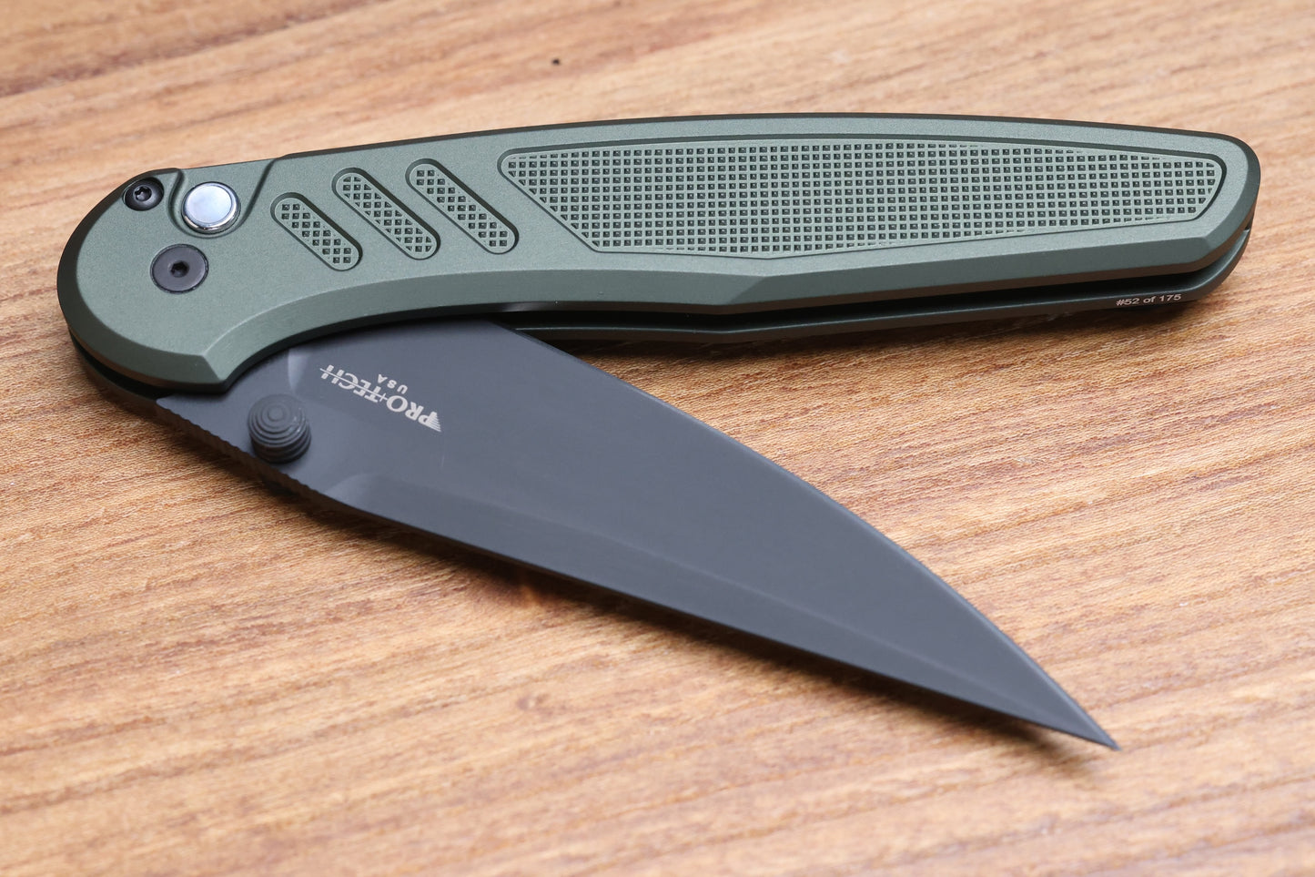 PRO-TECH AVALON PEACE NEIGHBOR W/ GREEN KNURLED ALUMINUM HANDLE & DLC MAGNACUT BLADE SHOW TEXAS LIMITED
