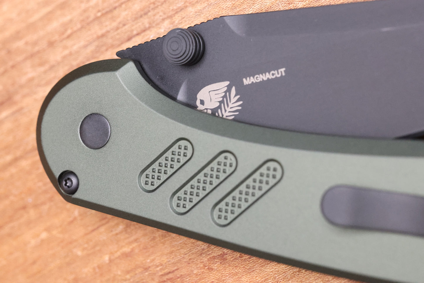 PRO-TECH AVALON PEACE NEIGHBOR W/ GREEN KNURLED ALUMINUM HANDLE & DLC MAGNACUT BLADE SHOW TEXAS LIMITED