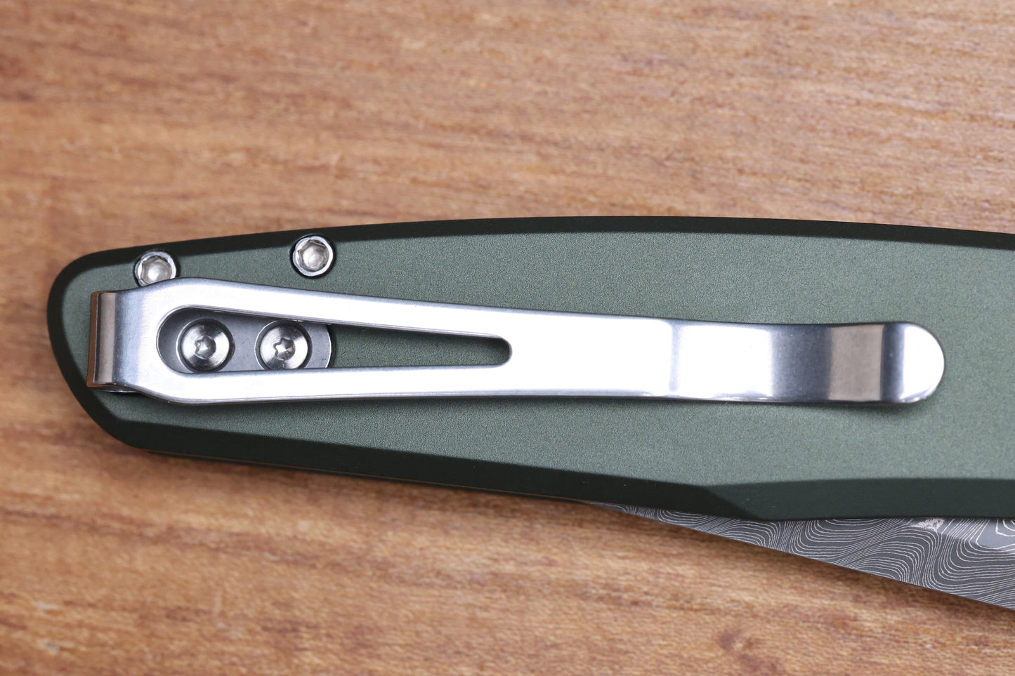 PRO-TECH AVALON PEACE NEIGHBOR GREEN KNURLED ALUMINUM HANDLE W/ WHITE PEARL BUTTON & NICHOLS BOOMERANG DAMASCUS CUSTOM 003
