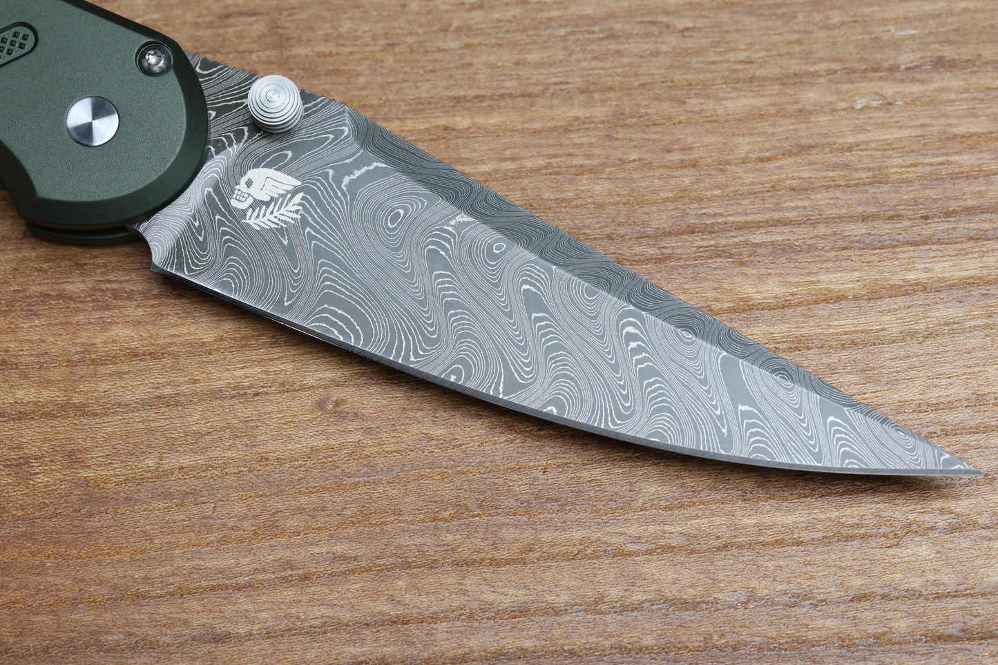 PRO-TECH AVALON PEACE NEIGHBOR GREEN KNURLED ALUMINUM HANDLE W/ WHITE PEARL BUTTON & NICHOLS BOOMERANG DAMASCUS CUSTOM 003