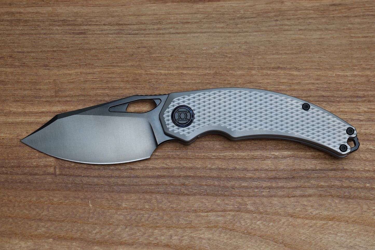 KUNWU PADRE REVERSE TUX DIAMOND TI HANDLES DLC VANAX BLADE