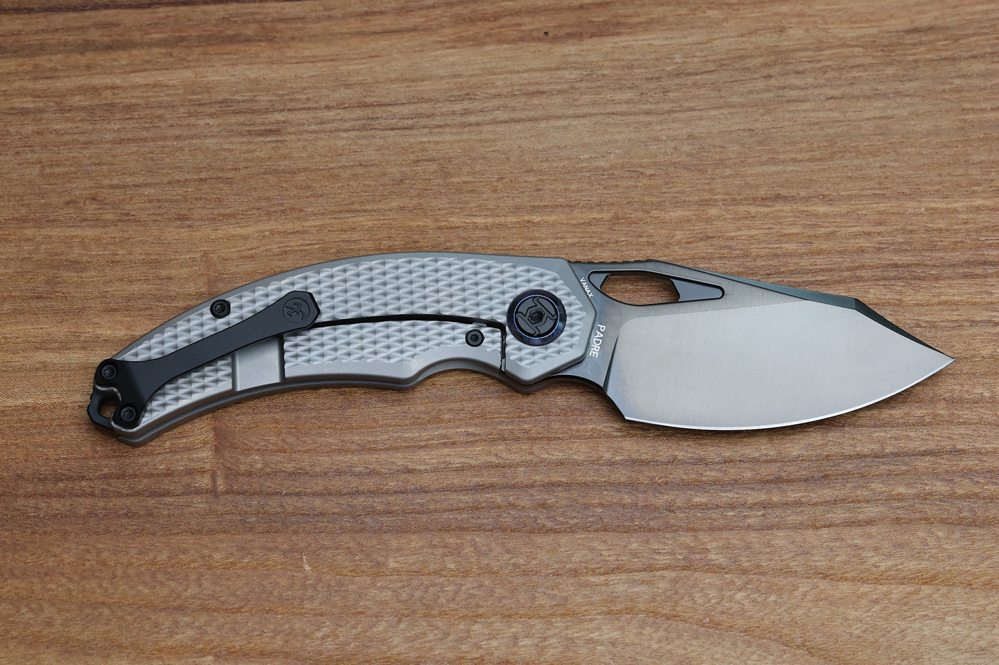 KUNWU PADRE REVERSE TUX DIAMOND TI HANDLES DLC VANAX BLADE