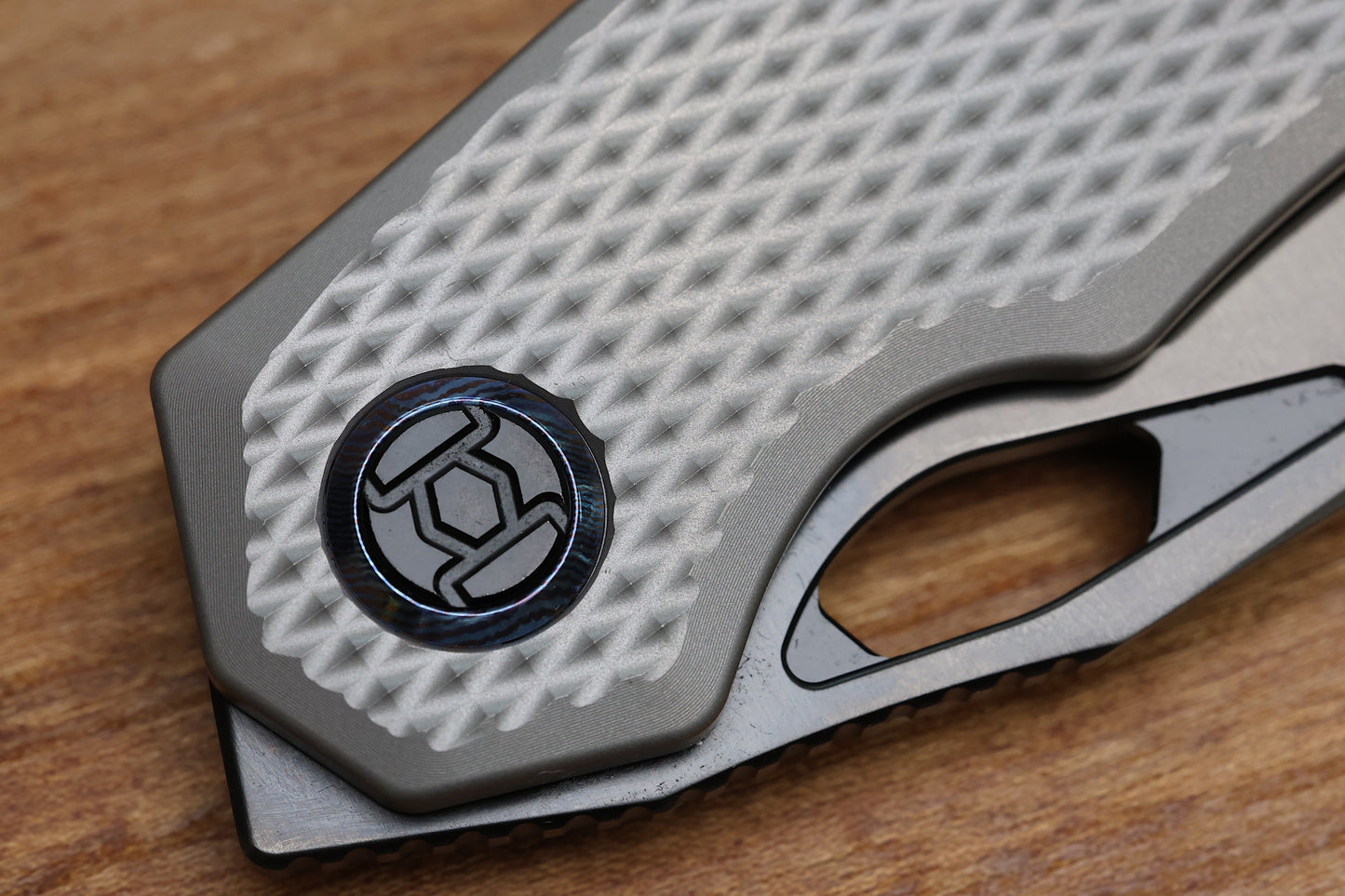 KUNWU PADRE REVERSE TUX DIAMOND TI HANDLES DLC VANAX BLADE
