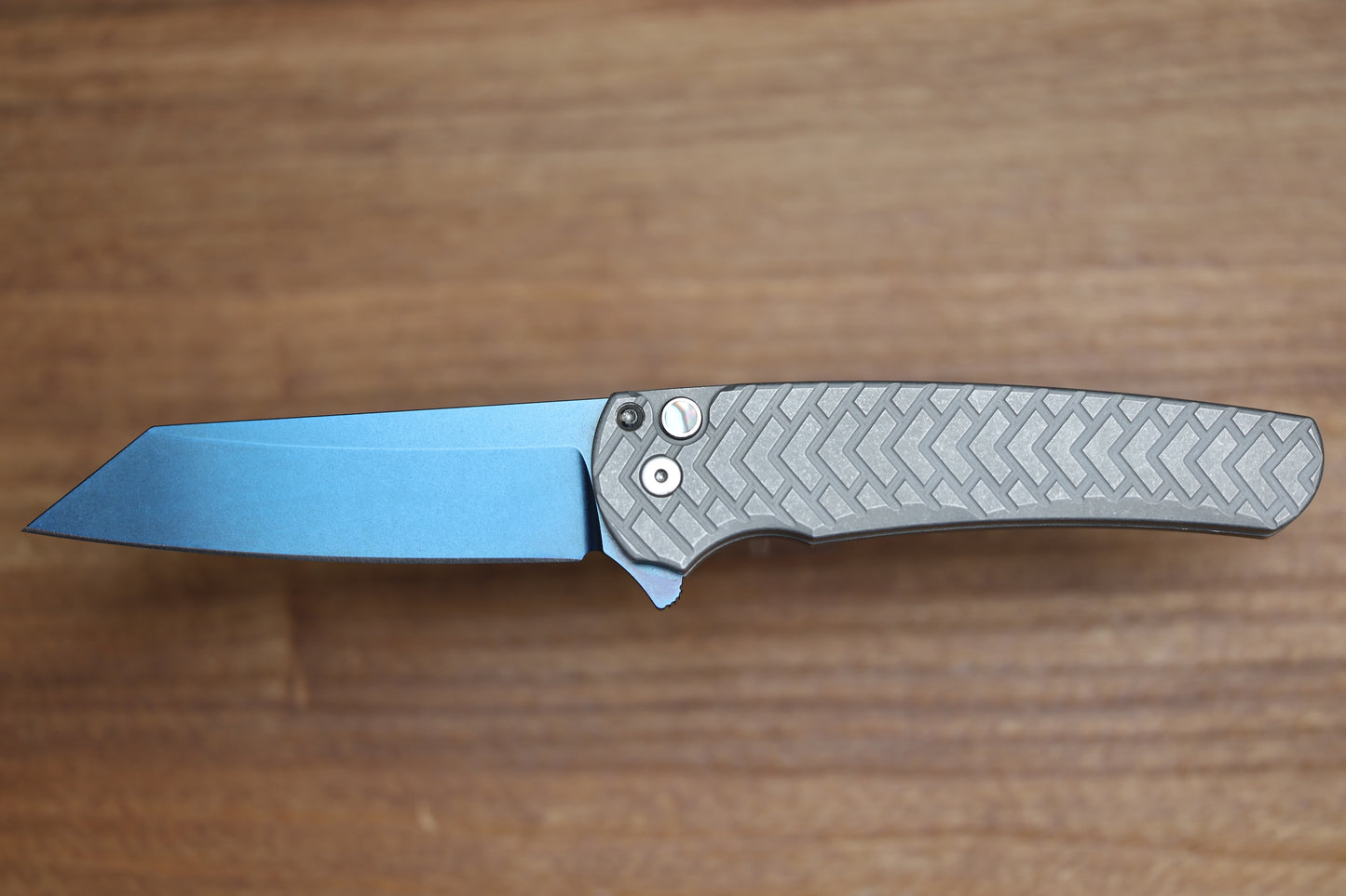PRO-TECH MALIBU STONEWASH TREAD STAINLESS HANDLE W/ ABALONE BUTTON & SAPPHIRE BLUE MAGNACUT REVERSE TANTO 2026 CUSTOM 002