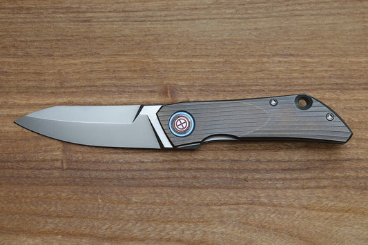 SHIROGOROV "LIMITED EDITION" SINKEVICH DESIGN FAT STRIP - MAGNACUT BLADE - TITANIUM HANDLE - MRBS