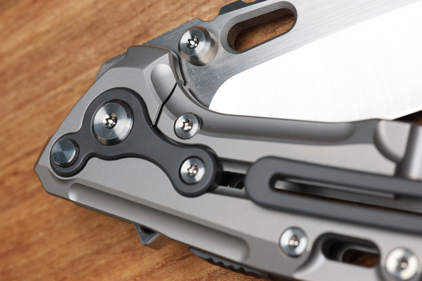 REATE T1000 V2 FLIPPER MILLED TITANIUM W/ ZIRCONIUM & RECURVE M390 (PREOWNED)