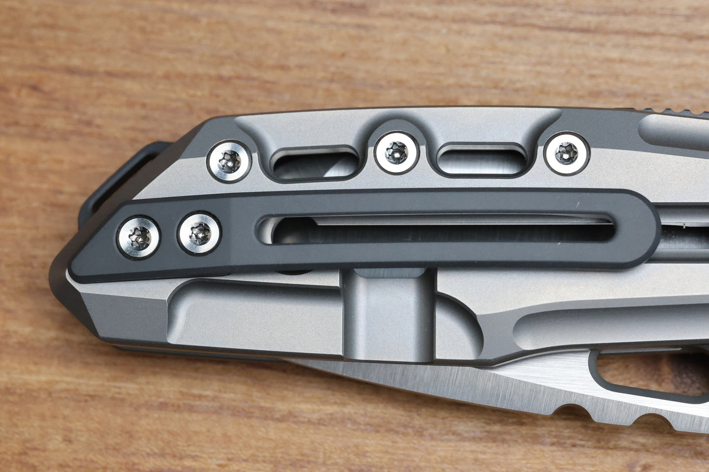 REATE T1000 V2 FLIPPER MILLED TITANIUM W/ ZIRCONIUM & RECURVE M390 (PREOWNED)