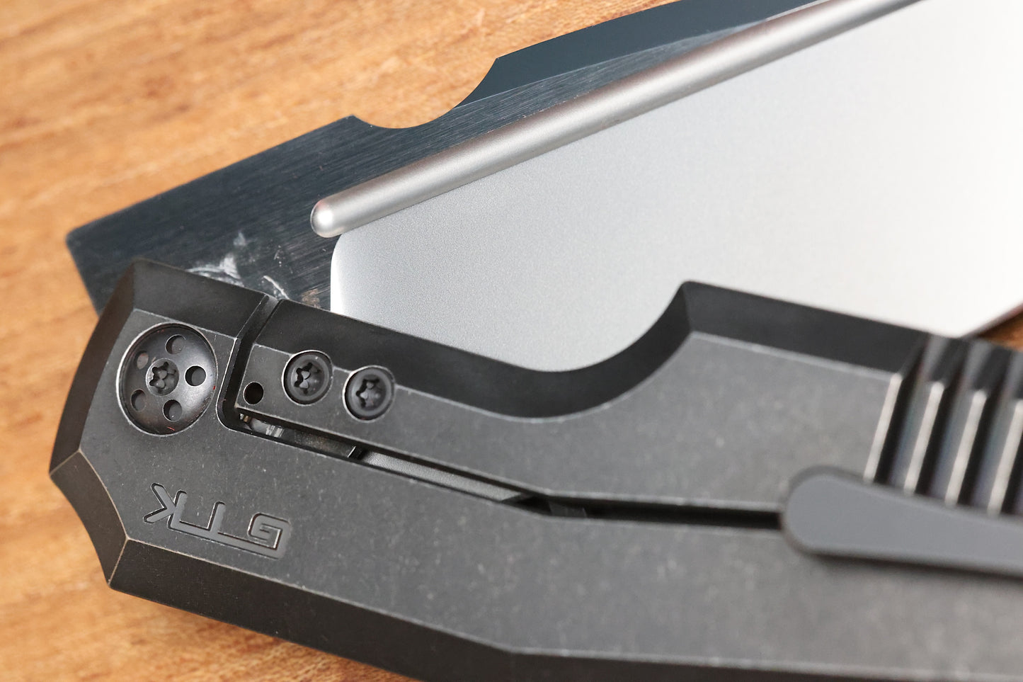 CUSTOM KNIFE FACTORY GTK ELEMENTAK W/ BLACKWASH TITANIUM HANDLES & M398