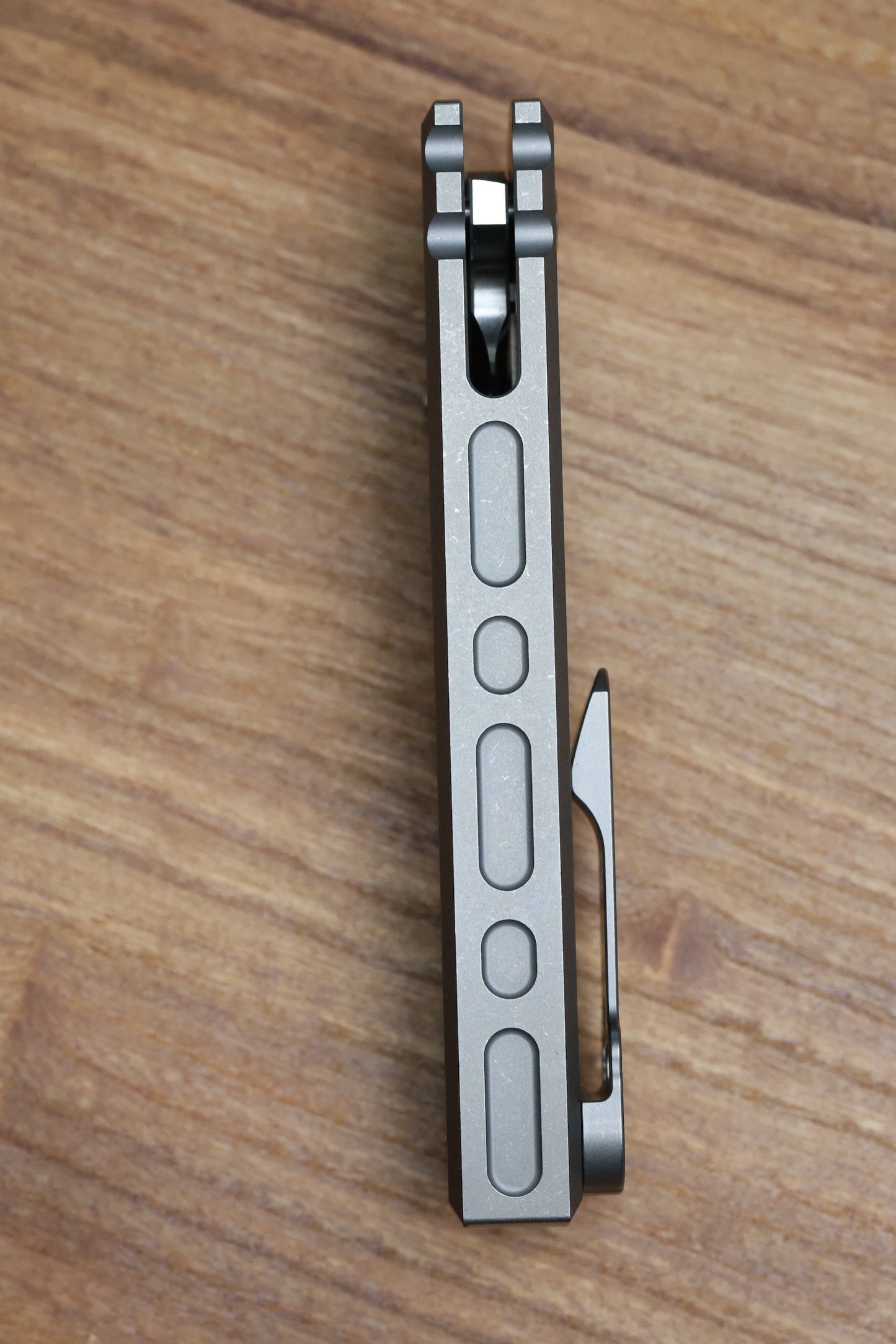 CHAVES INTEGRAL REDENCION 229 SW SMOOTH TITANIUM MAGNETIC INLAY BELT SATIN DROP POINT