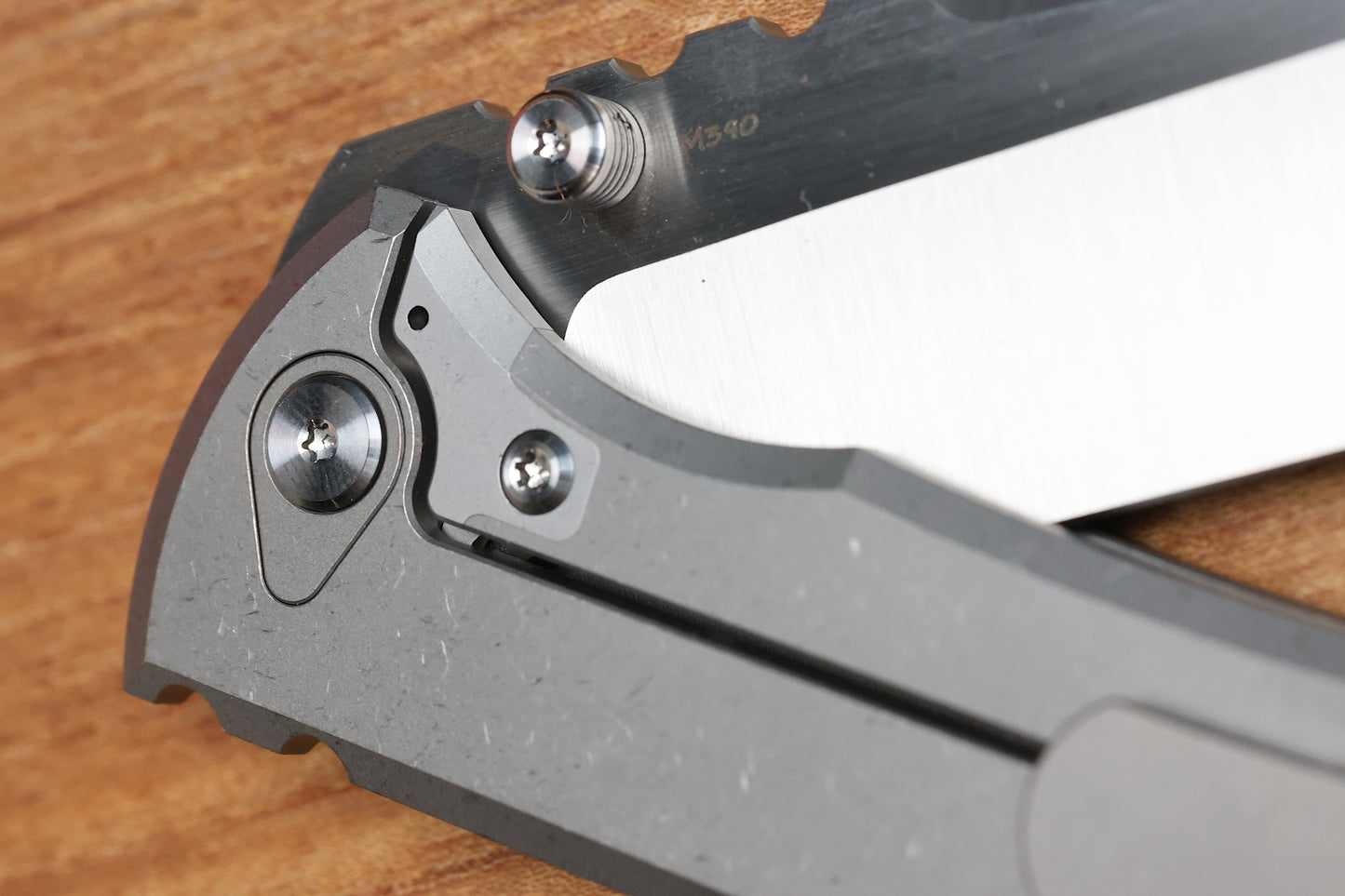 CHAVES INTEGRAL REDENCION 229 SW SMOOTH TITANIUM MAGNETIC INLAY BELT SATIN DROP POINT