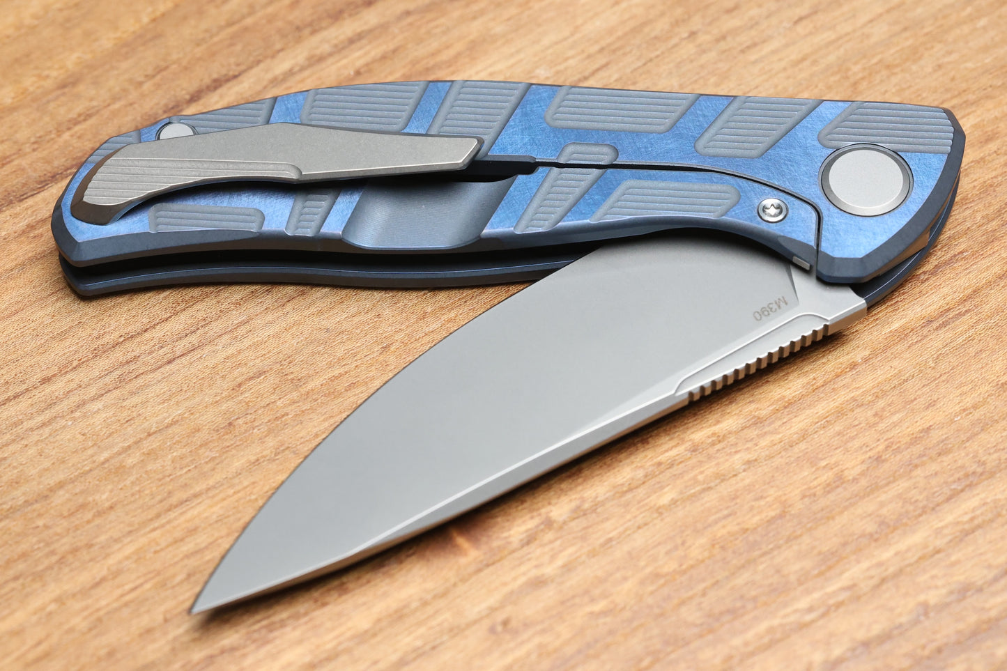 SHIROGOROV F95 T PATTERN GEN. 4 - BLUE TITANIUM HANDLE - M390 BLADE - MRBS