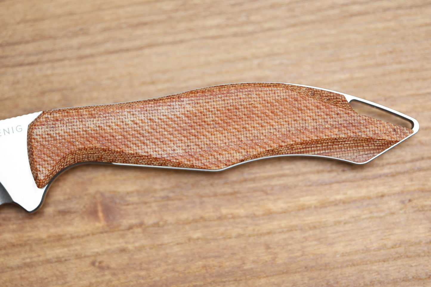 KOENIG KNIVES HELO - TAN CANVAS PATTERNED MICARTA HANDLE - BRIGHTWASHED MAGNACUT BLADE