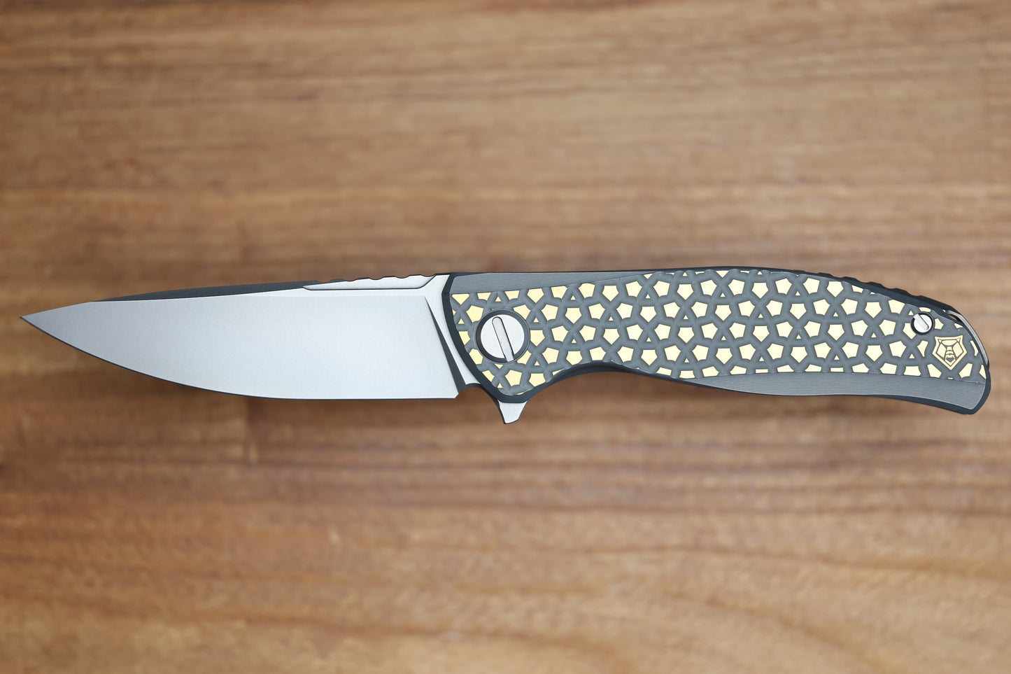 SHIROGOROV KNIVES F95 BEAR PATTERN - 2025 BLADE SHOW EXCLUSIVE - GREY/GOLD ANO TITANIUM HANDLE - M390 BLADE - MRBS (PREOWNED)