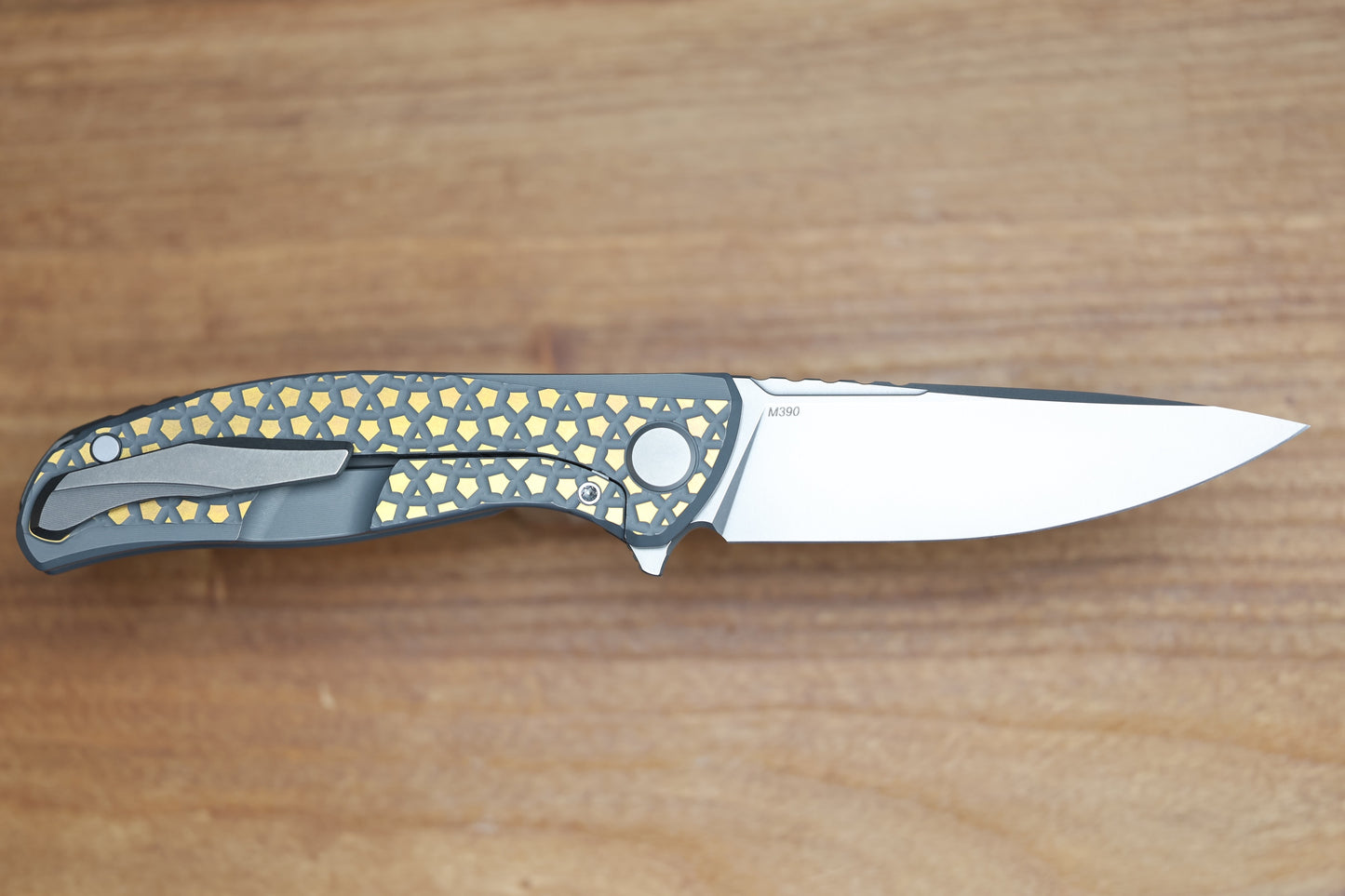 SHIROGOROV KNIVES F95 BEAR PATTERN - 2025 BLADE SHOW EXCLUSIVE - GREY/GOLD ANO TITANIUM HANDLE - M390 BLADE - MRBS (PREOWNED)