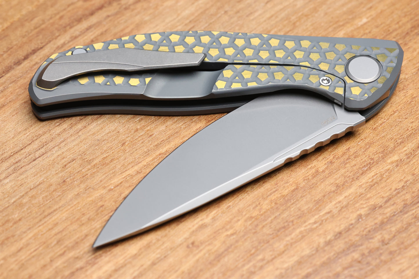 SHIROGOROV KNIVES F95 BEAR PATTERN - 2025 BLADE SHOW EXCLUSIVE - GREY/GOLD ANO TITANIUM HANDLE - M390 BLADE - MRBS (PREOWNED)