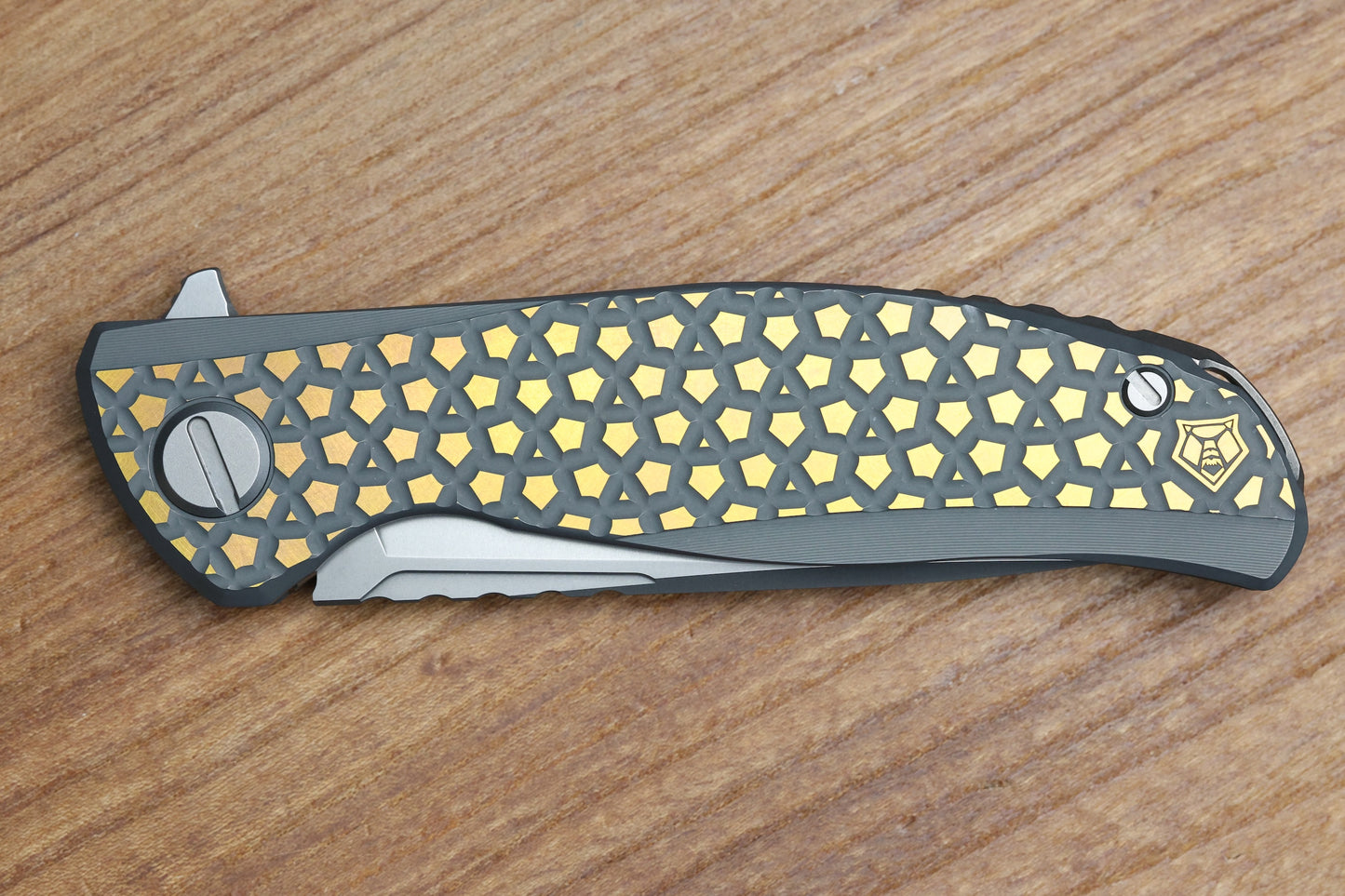 SHIROGOROV KNIVES F95 BEAR PATTERN - 2025 BLADE SHOW EXCLUSIVE - GREY/GOLD ANO TITANIUM HANDLE - M390 BLADE - MRBS (PREOWNED)