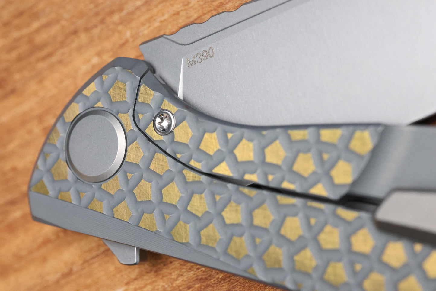 SHIROGOROV KNIVES F95 BEAR PATTERN - 2025 BLADE SHOW EXCLUSIVE - GREY/GOLD ANO TITANIUM HANDLE - M390 BLADE - MRBS (PREOWNED)
