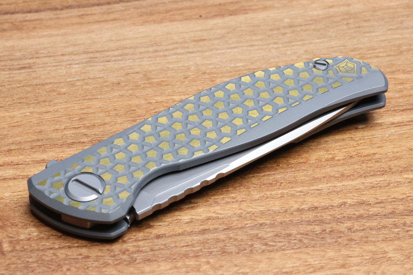 SHIROGOROV KNIVES F95 BEAR PATTERN - 2025 BLADE SHOW EXCLUSIVE - GREY/GOLD ANO TITANIUM HANDLE - M390 BLADE - MRBS (PREOWNED)