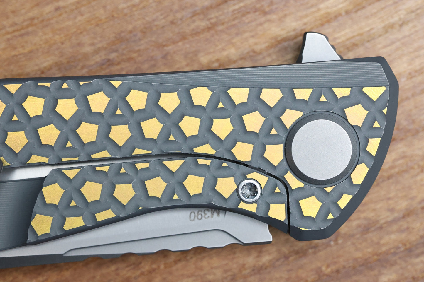 SHIROGOROV KNIVES F95 BEAR PATTERN - 2025 BLADE SHOW EXCLUSIVE - GREY/GOLD ANO TITANIUM HANDLE - M390 BLADE - MRBS (PREOWNED)