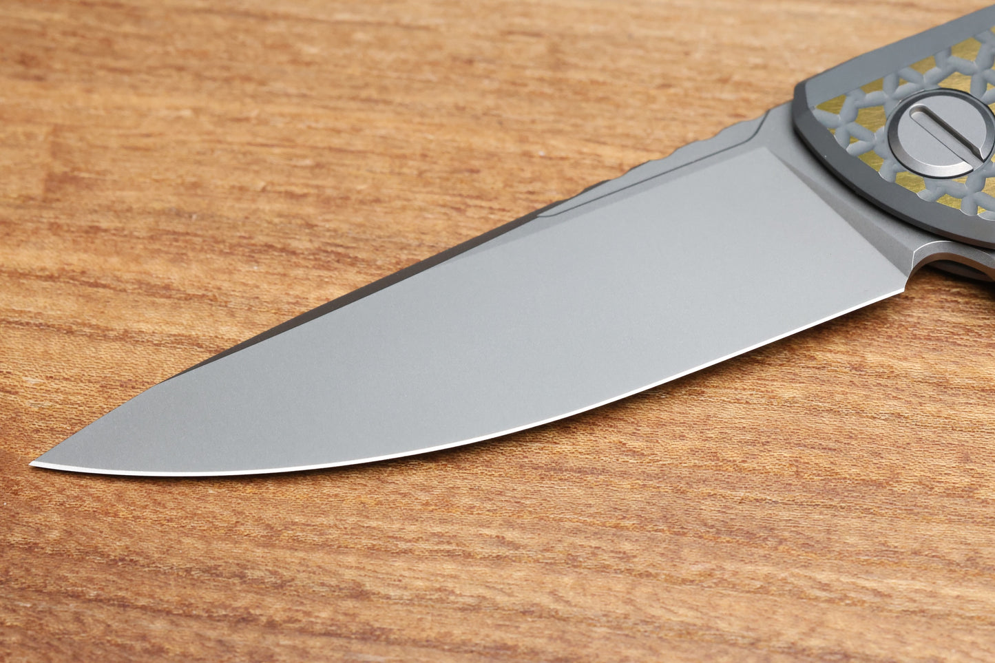 SHIROGOROV KNIVES F95 BEAR PATTERN - 2025 BLADE SHOW EXCLUSIVE - GREY/GOLD ANO TITANIUM HANDLE - M390 BLADE - MRBS (PREOWNED)