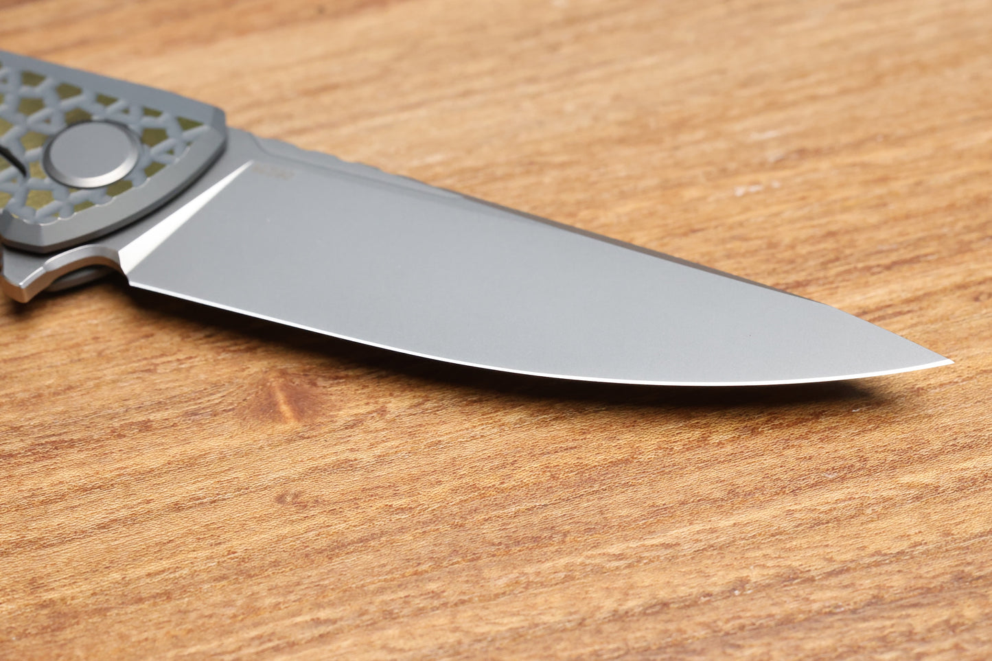SHIROGOROV KNIVES F95 BEAR PATTERN - 2025 BLADE SHOW EXCLUSIVE - GREY/GOLD ANO TITANIUM HANDLE - M390 BLADE - MRBS (PREOWNED)