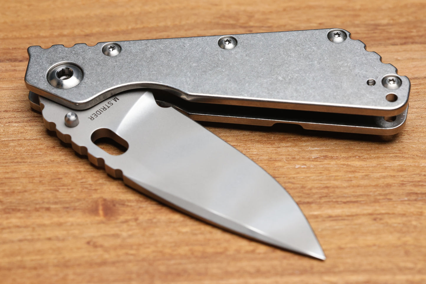 STRIDER KNIVES SMF - TITANIUM HANDLE - DROP POINT TIGER STRIPE MAGNACUT BLADE