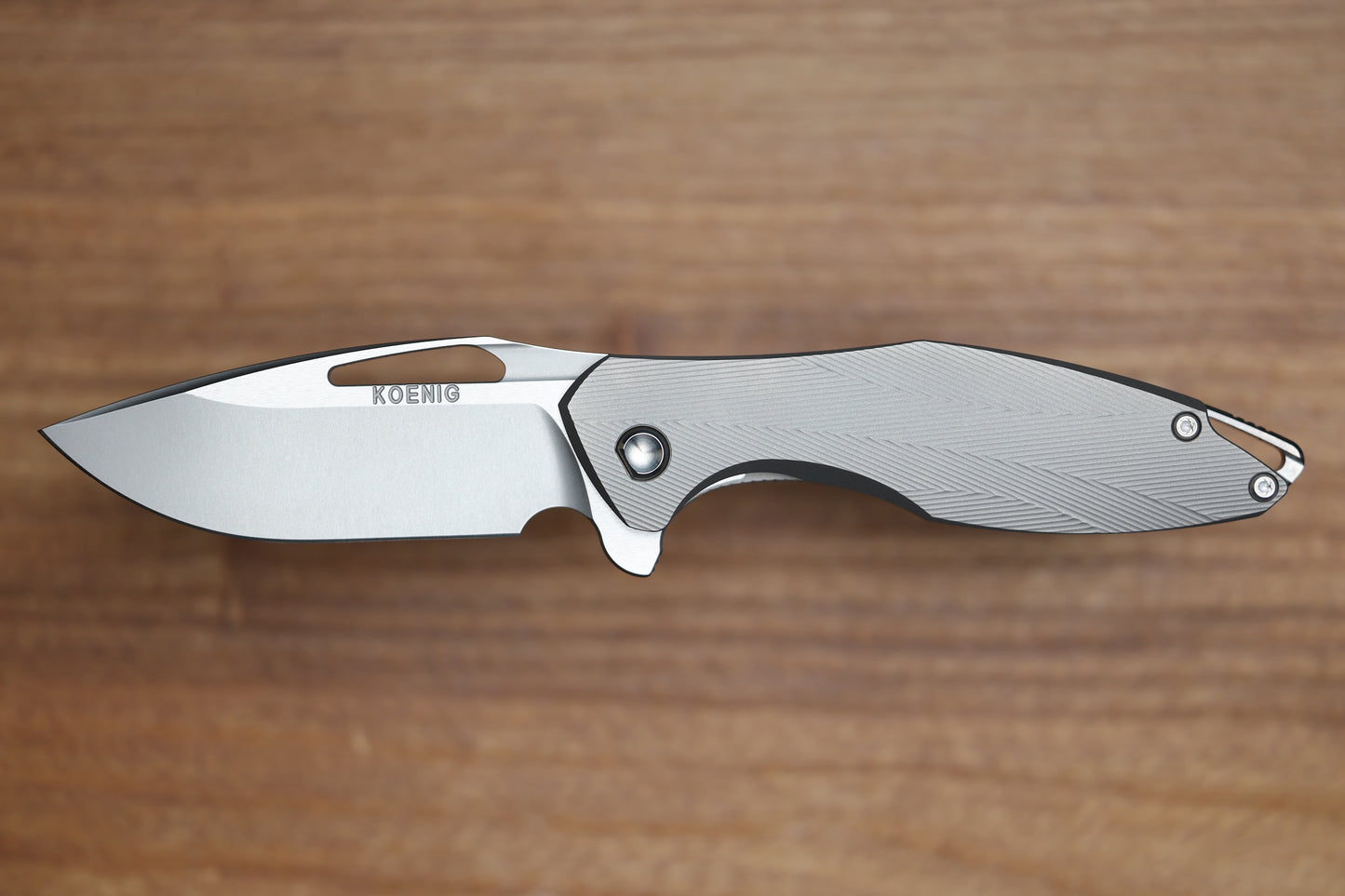 KOENIG MINI ARIUS - PATTERNED TITANIUM HANDLE - SILVER HARDWARE - BURNISHED W/ POLISHED FLATS M390 BLADE