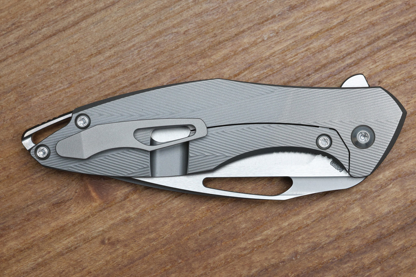 KOENIG MINI ARIUS - PATTERNED TITANIUM HANDLE - SILVER HARDWARE - BURNISHED W/ POLISHED FLATS M390 BLADE
