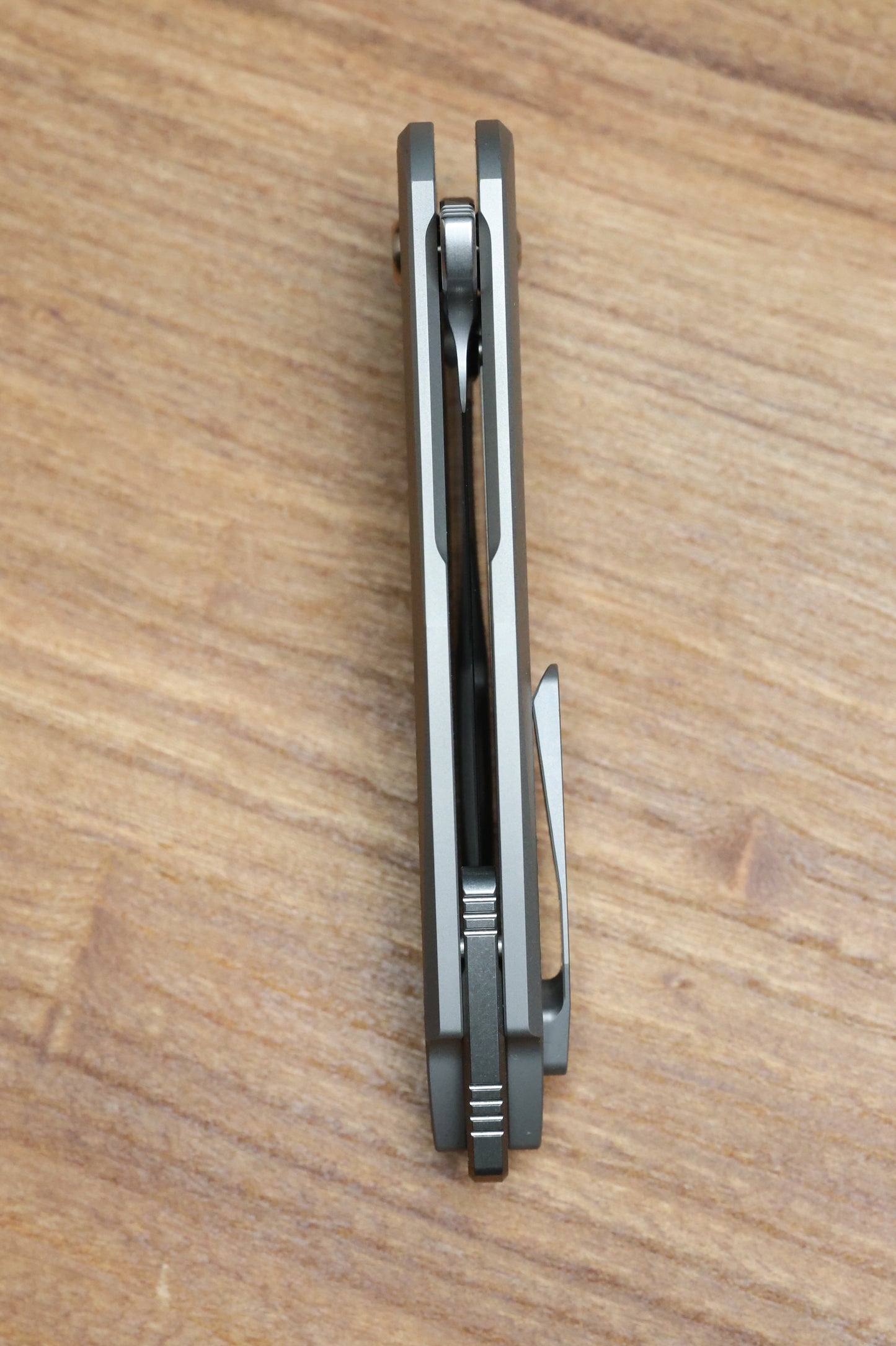 KOENIG MINI ARIUS - PATTERNED TITANIUM HANDLE - SILVER HARDWARE - BURNISHED W/ POLISHED FLATS M390 BLADE