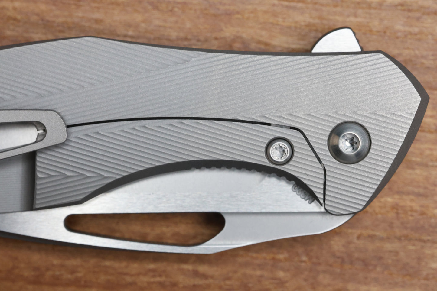 KOENIG MINI ARIUS - PATTERNED TITANIUM HANDLE - SILVER HARDWARE - BURNISHED W/ POLISHED FLATS M390 BLADE