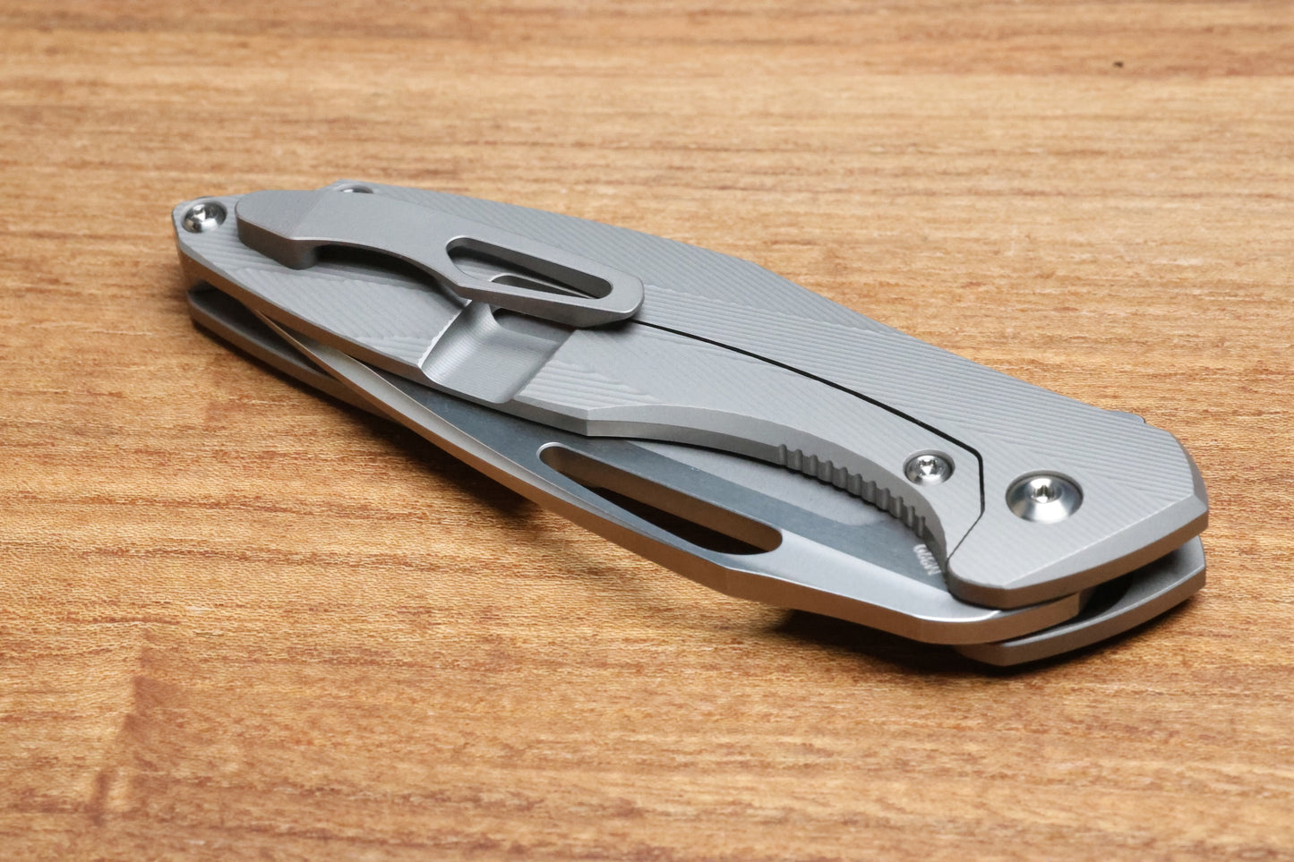 KOENIG MINI ARIUS - PATTERNED TITANIUM HANDLE - SILVER HARDWARE - BURNISHED W/ POLISHED FLATS M390 BLADE