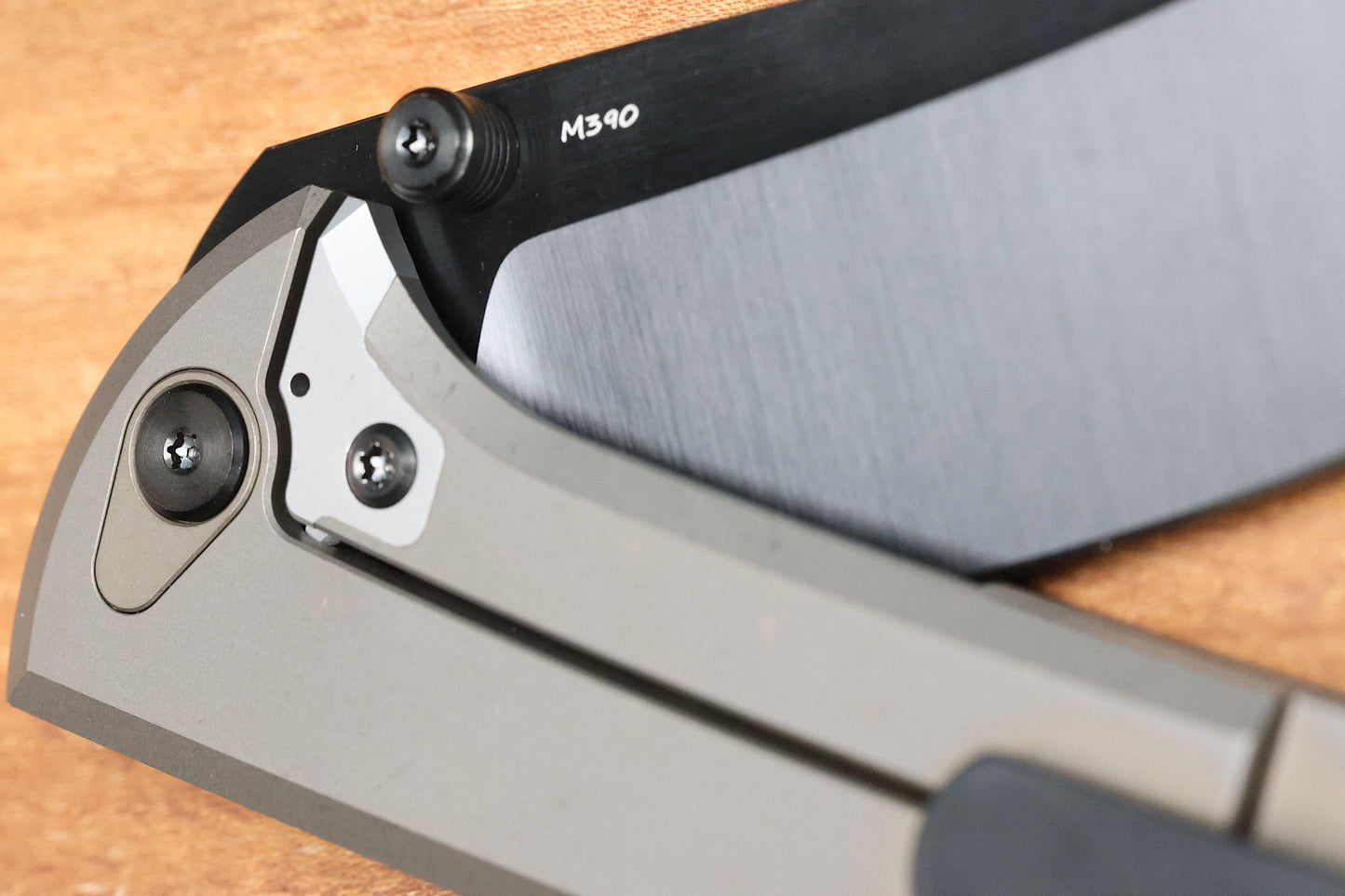 CHAVES KNIVES SCAPEGOAT 229 W/ MAGNETIC BRONZE TITANIUM INTEGRAL HANDLE & CHISEL PVD M390
